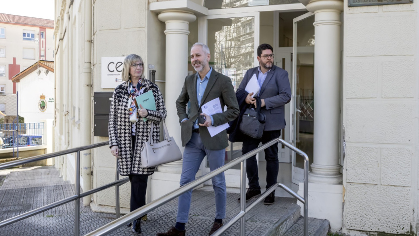 El consejero de Educación, Sergio Silva y parte de su equipo.