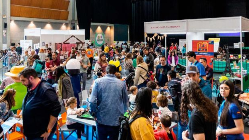Ambiente en la sala Multiusos del Auditorio durante 'Menuda Feria'.