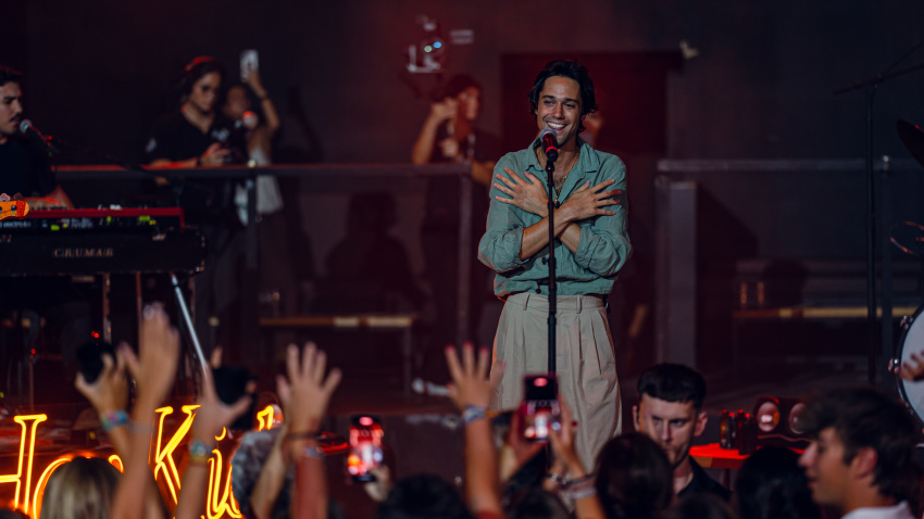El cantante Santi Vancells (Hey Kid) durante su concierto en Starlite Occident