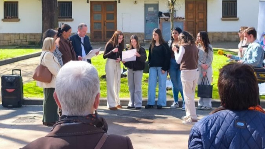 Alumnas del IES Alfonso II, guardianas de la cápsula
