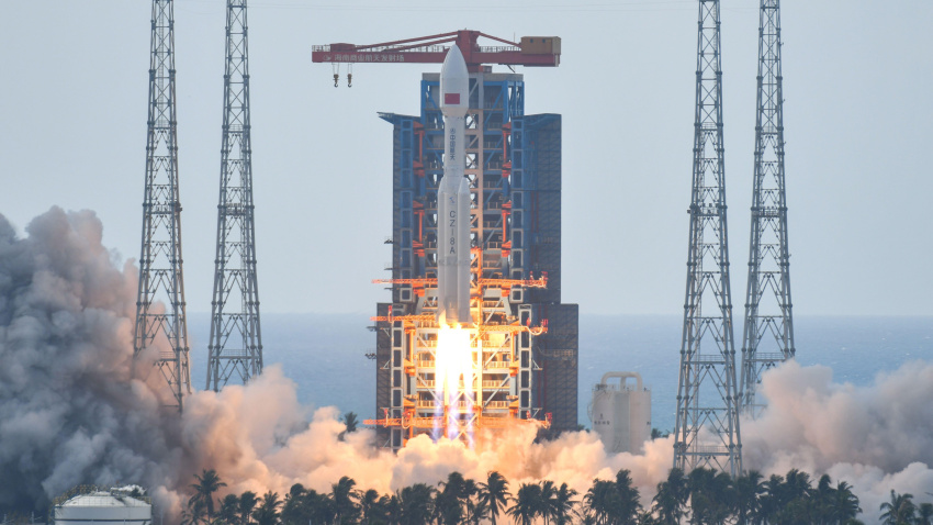 El 16 de octubre de 2025, un cohete portador Larga Marcha-8A que transportaba un grupo de satélites de internet despegó del centro de lanzamiento de naves espaciales comerciales de Hainan, en Wenchang, provincia de Hainan, China.