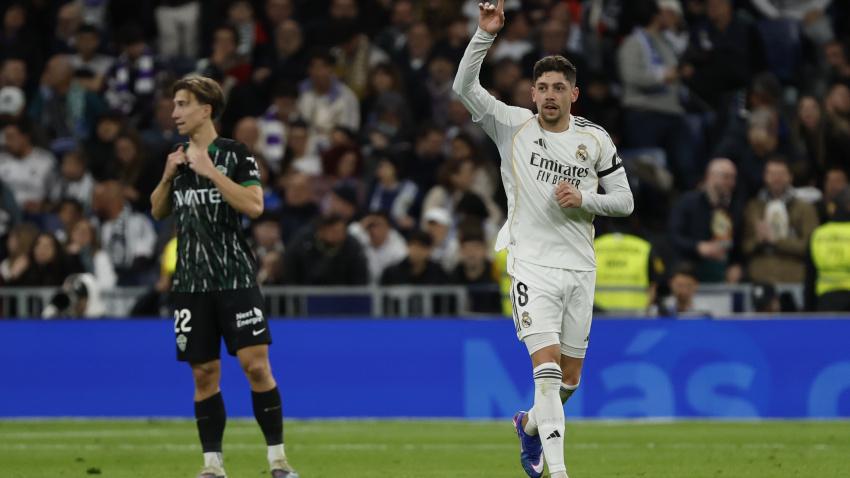 Fede Valverde celebra su gol en el Real Madrid-Elche
