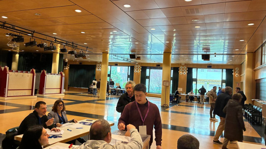 Mario Calonge, candidato de Podemos Alianza Verde ha votado en el colegio electoral de Ólvega