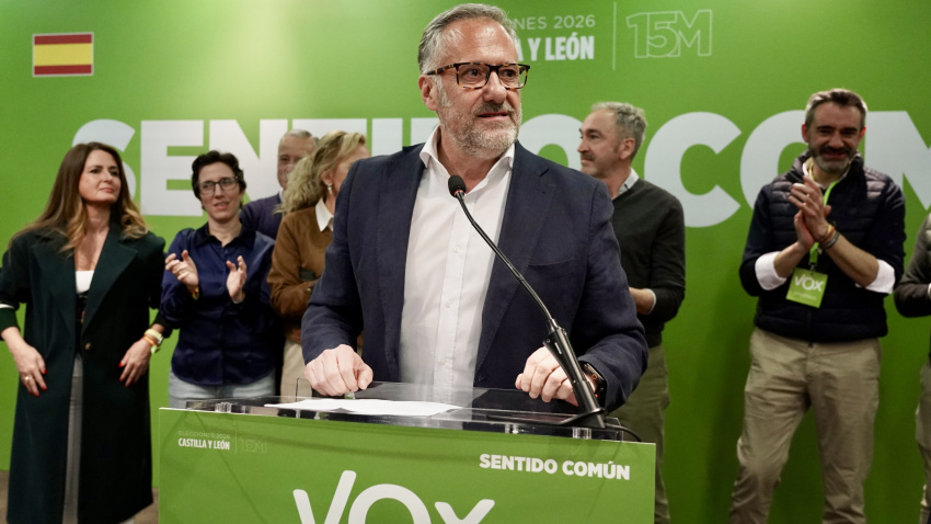 El candidato de VOX a la presidencia de Castilla y León, Carlos Pollán, en el  AC Hotel Palacio de Santa Ana, Arroyo de la Encomienda (Valladolid) donde ha seguido el resultado de las elecciones
