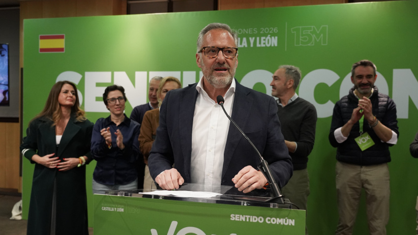 El candidato de VOX a la presidencia de Castilla y León, Carlos Pollán, en el  AC Hotel Palacio de Santa Ana, Arroyo de la Encomienda (Valladolid) donde ha seguido el resultado de las elecciones