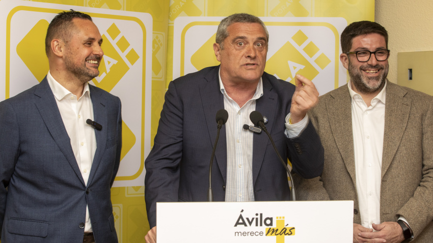 Por Ávila valora los resultados de las elecciones. En la foto el candidato n.º 1, Pedro Pascual.