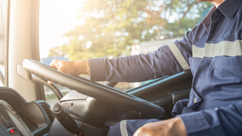 Camionero con el volante
