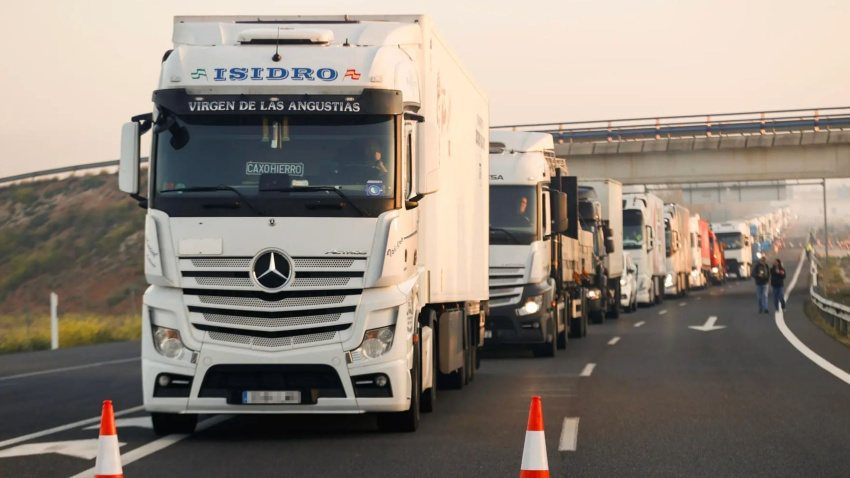 Imagen de archivo de atascos de camiones