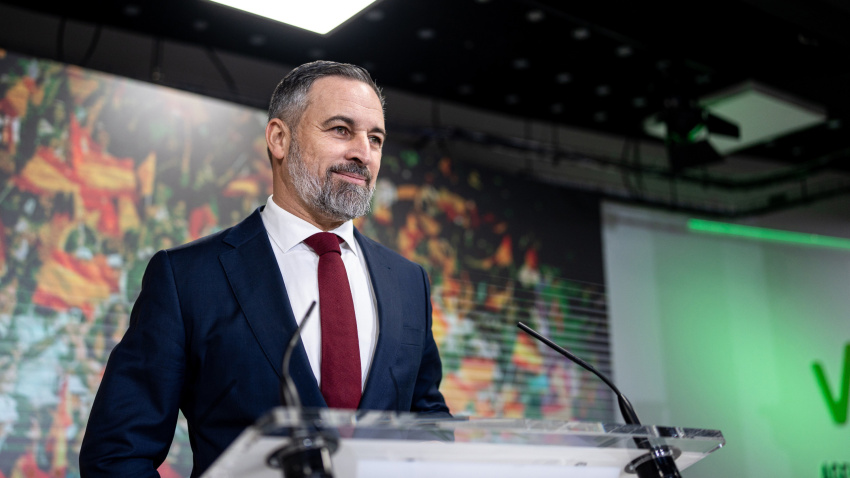 Archivo - El presidente de VOX, Santiago Abascal, valora los resultados de las elecciones en una rueda de prensa, en la sede nacional del partido, a 22 de diciembre de 2025, en Madrid (España).