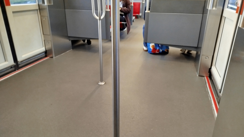 Metro durante la primera hora de esta mañana hacia Bilbao