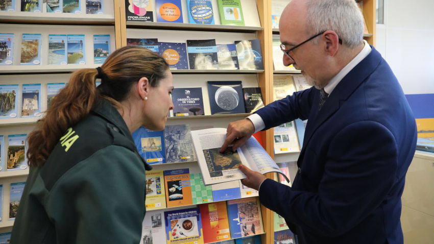 Inauguración de la nueva Casa del Mapa del Instituto Geográfico Nacional en Palencia, con la presencia del subdelegado del Gobierno en Palencia, Eduardo Santiago Calleja(3I); de Emilio López Romero(3D), director del CNIG (Centro Nacional de Información Geográfica - O.A. Instituto Geográfico Nacional); y del responsable de la casa del Mapa de Palencia, Jesús Sáez(2I) , entre otros