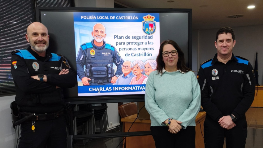 Agentes de la Policía Local junto a la edil de Gobernanza y Servicios Nuria González - Nuevo