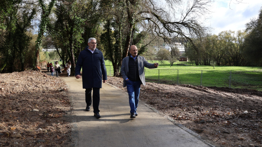 Miguel Fernández y José Antonio Quiroga supervisaron las obras que están en ejecución en el Paseo do Miño