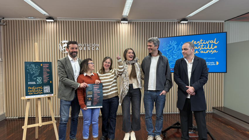 Enrique Pueyo, Dani escolano y Carlos Sampériz junto al grupo de Artecor Monegros