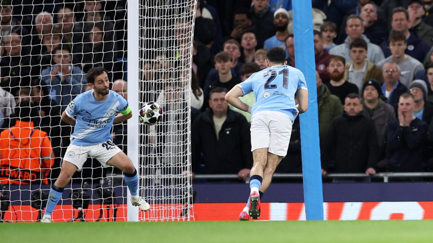 Mano de Bernardo Silva en el Manchester City - Real Madrid