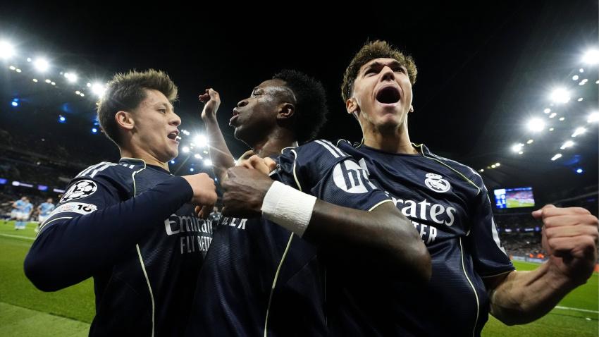Güler, Vinicius y Thiago celebran el gol del Real Madrid ante el Manchester City