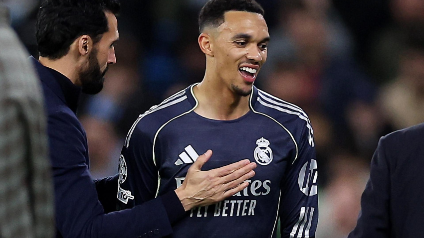 Álvaro Arbeloa y Alexander Arnold, en el Manchester City - Real Madrid