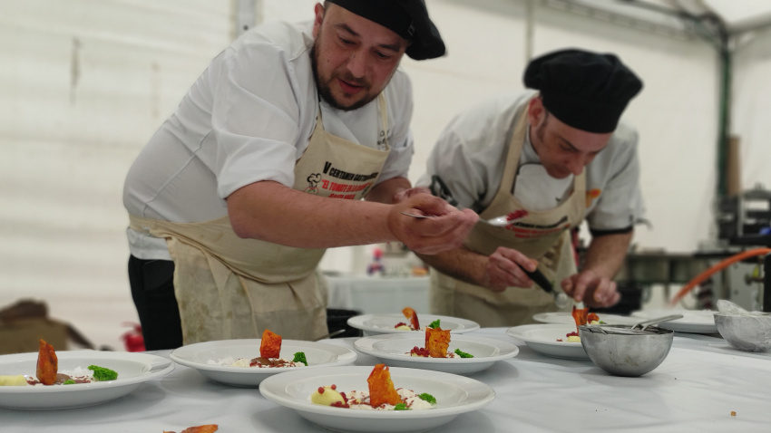 El tomate de Santa Amalia busca su trono: siete finalistas se miden en el gran duelo del morcillo