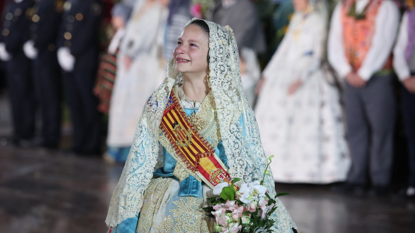 La emoción de Marta Mercader durante la Ofrenda