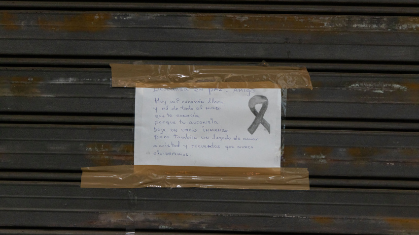 Luto en Schamann por la muerte de Vicente, dueño del Zumilandia de Pedro Infinito. Vicente se encontraba hospitalizado con carácter grave desde el pasado domingo, que fue apuñalado cuando cerraba y salía del bar que regentaba.