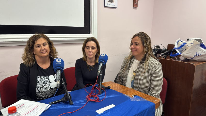 Las enfermeras Silvia González y Silvia Gutierrez y Vanessa Andecoechea