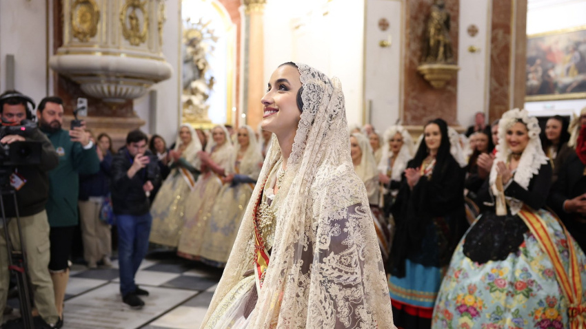 Carmen Prades, a su entrada a la Basílica durante la Ofrenda 2026