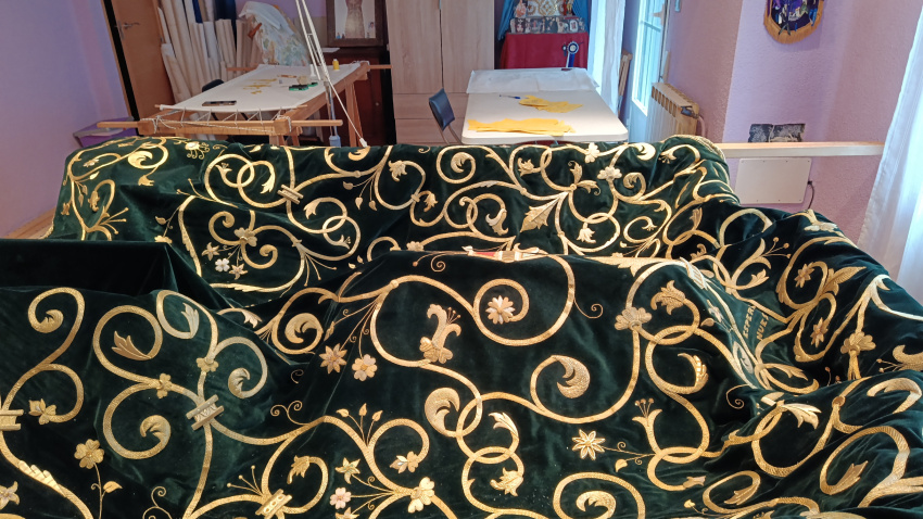 Manto para la Virgen de la Esperanza, uno de los últimos trabajos del bordador