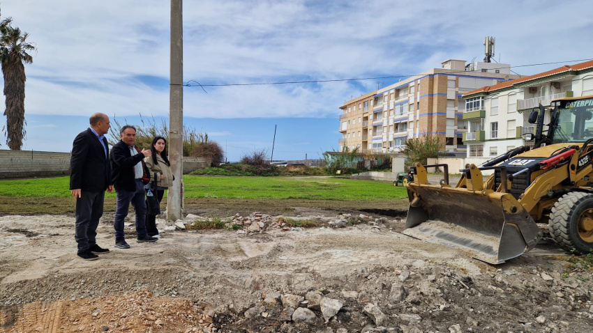 Salobreña acelera su puesta a punto para la Semana Santa con mejoras en playas y accesos