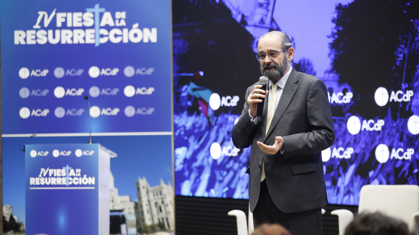 MADRID, 19 MARZO 2026 (EFE)- Alfonso Bullón de Mendoza y Gómez, presidente de la Asociación Católica de Propagandistas, interviene hoy, 19 de marzo de 2026, durante la rueda de prensa de presentación de la IV edición de la "Fiesta de la Resurrección" que se celebrará en la plaza de Cibeles de Madrid el próximo 11 de abril, en la Universidad San Pablo CEU, en Madrid. EFE/David Fernández