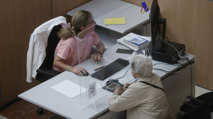 Vista de la sala de atención presencial de la declaración de la renta