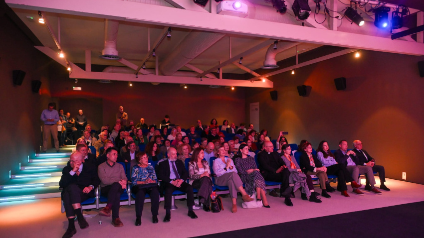 La sala Casyc Up se llenó en la I edición de los Premios Solidarios Cadena 100 Cantabria