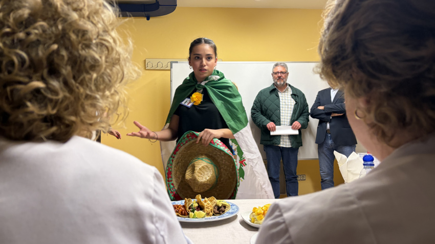 Arely López defiende la propuesta de su equipo ante el jurado