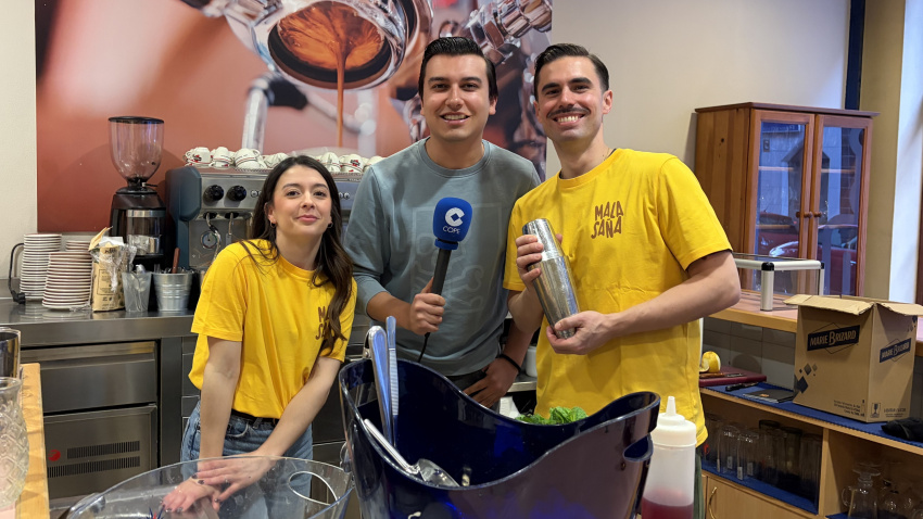 Olaya García y Saúl Vega, de la coctelería Mala Saña de Oviedo