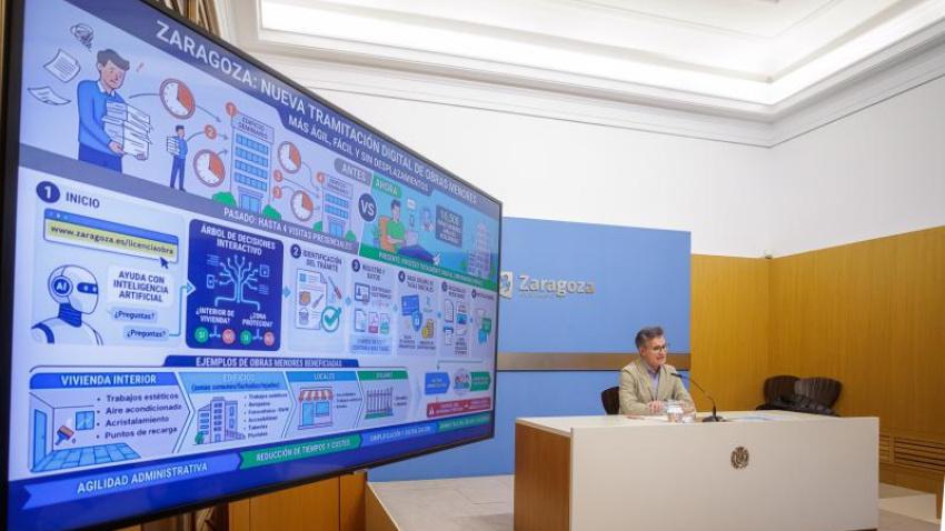 El consejero de Urbanismo, Víctor Serrano, durante la presentación de la nueva herramienta