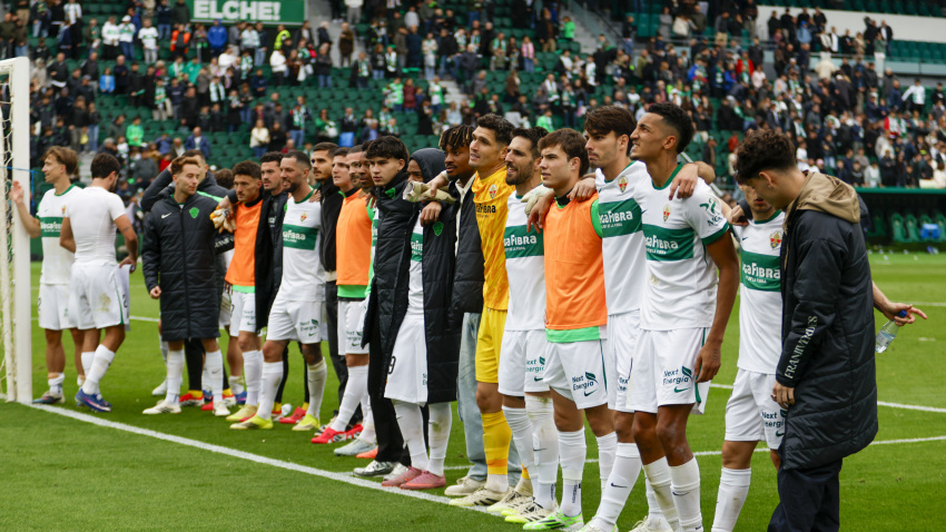 Los jugadores del Elche celebran la victoria ante el Mallorca