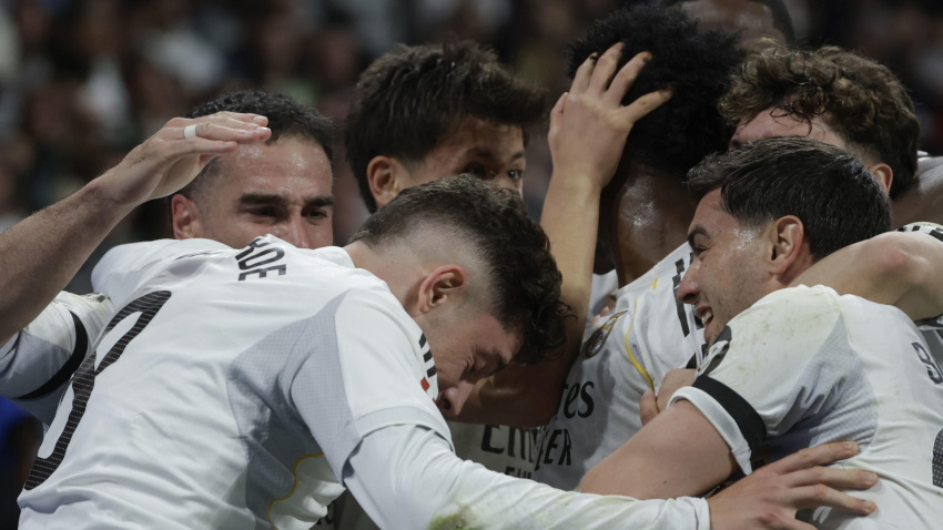 Los jugadores del Real Madrid celebran el 2-1 contra el Atlético