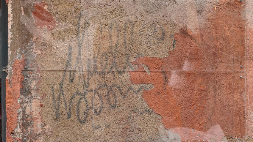 Grafiti de Juan Carlos Argüello, Muelle, aparecido en un muro de un edificio de La Latina