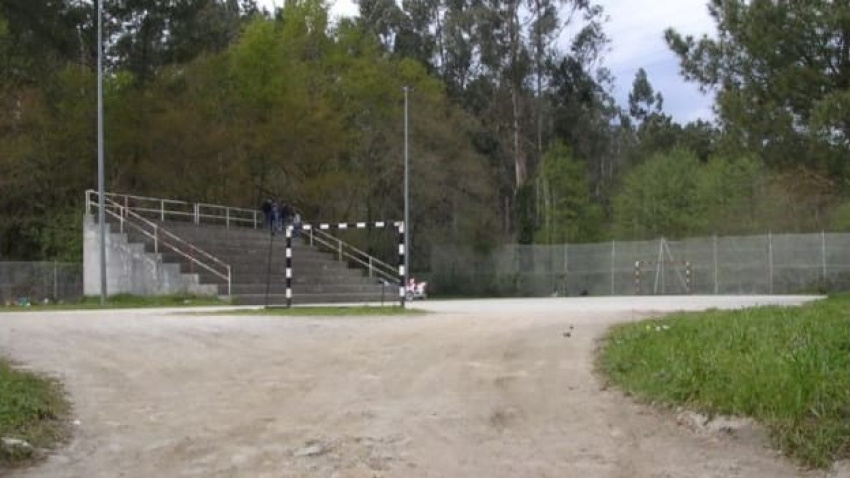Imagen de la pista deportiva de Laraño en el pasado