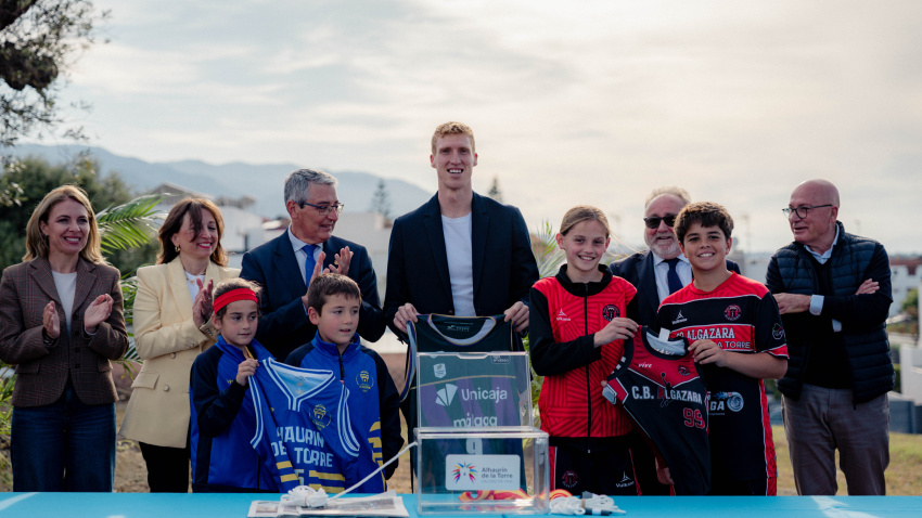 Albnerto Díaz se dirige al público