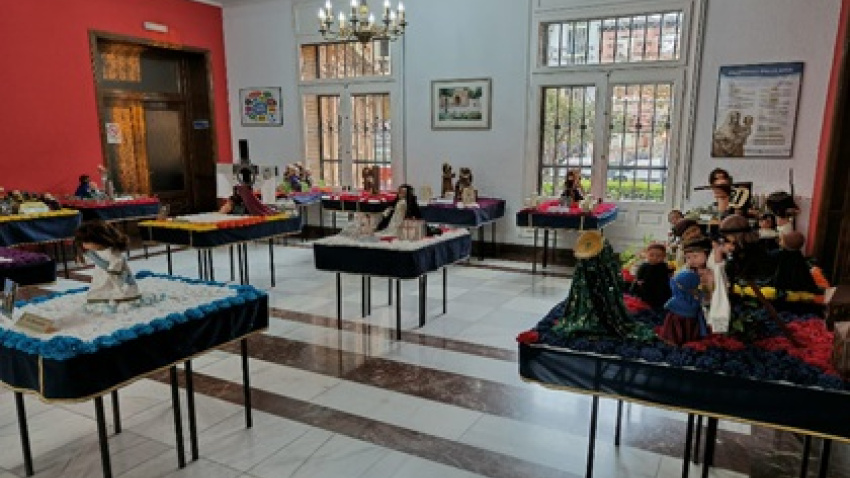 Los pasos los hacen de forma artesanal con muñecos