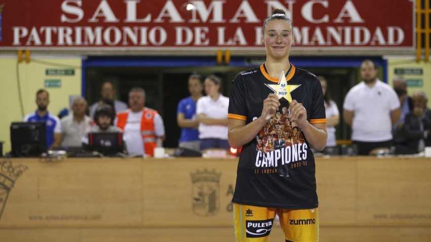 Raquel Carrera, estrella de Valencia Basket