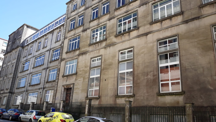 Fachada del edificio de Peleteiro