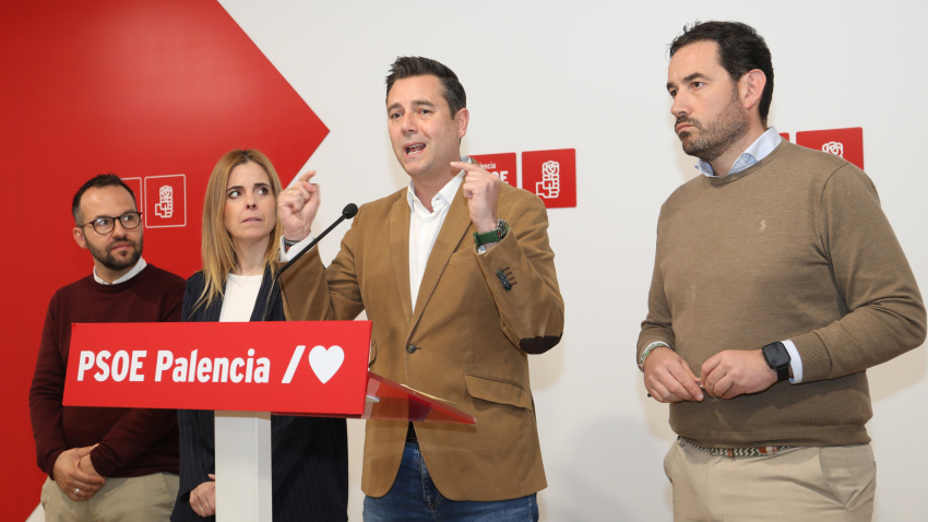 Rueda de prensa del secretario de Organización del PSOE en Castilla y León, Daniel de la Rosa(2D); del secretario de Organización del PSOE en Palencia y procurador de las Cortes, Miguel Ángel Blanco(D), junto a los otros dos procuradores, Pilar García y Cristian Delgado, para tratar asuntos autonómicos relacionados con Palencia