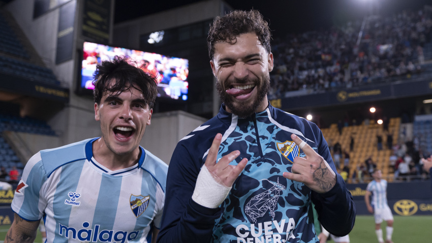 El malagueño, en imagen junto a Lobete, es clave en el vestuario.