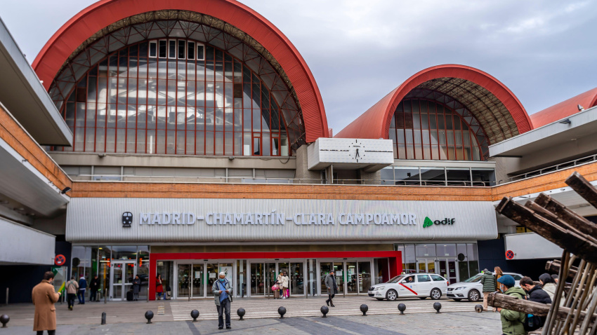 2J59DBB Madrid Chamartin Train Station. Spain