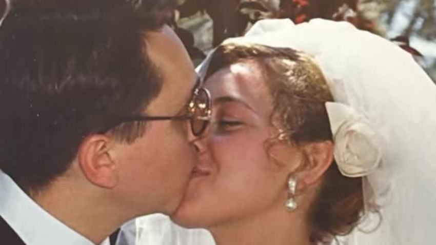 Lourdes Álvarez con su marido en su boda