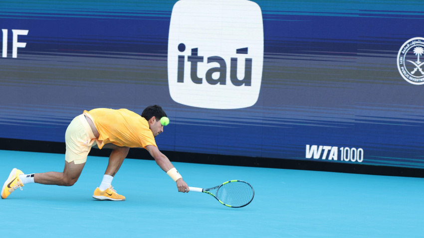 Sebastian Korda (EE. UU.) durante su partido de tercera ronda individual masculino derrota a Carlos Alcaraz (ESP) en el Abierto de Miami el 22 de marzo de 2026, en el Hard Rock Stadium en Miami Gardens, Florida.