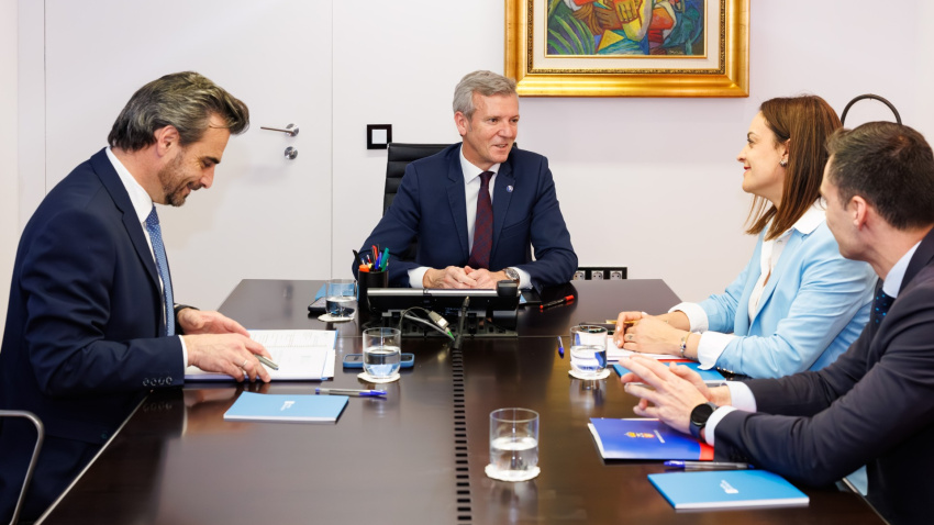 En la reunión también participó el conselleiro de Presidencia, Diego Calvo, y el diputado provincial Pablo Rivera