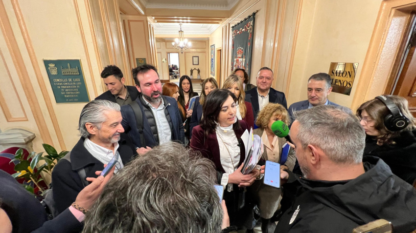 Candia atiende a los medios antes de entrar en el pleno