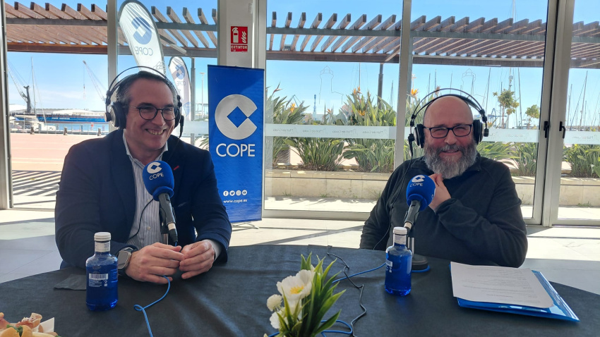 El párroco de Sant Pere, Albert Arrufat, junto al presidente de PortCastelló, Rubén Ibáñez